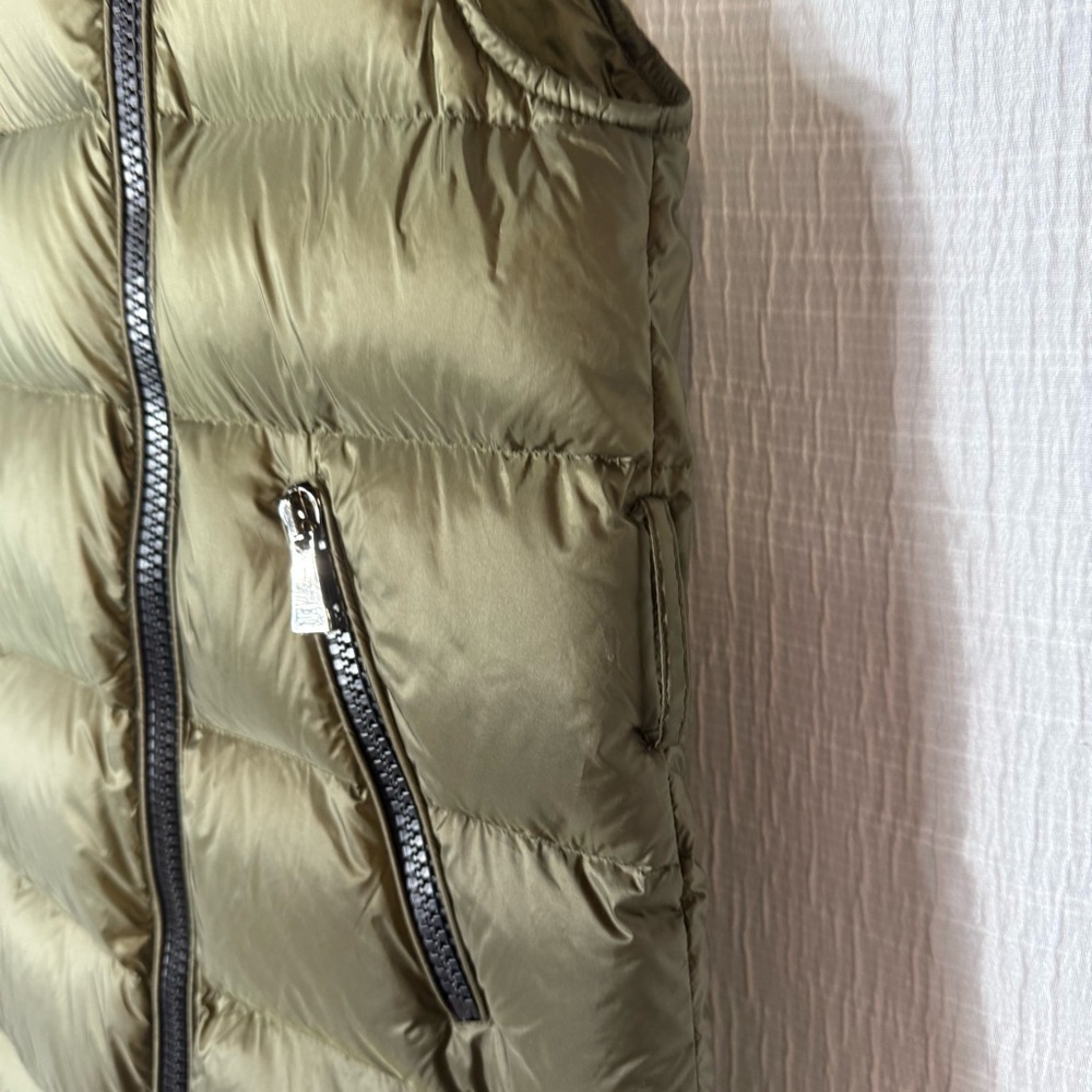 Olive Green Down-Filled Long Puffer Vest Size 2 |‎ Asymmetrical Zip Quilted Vest - Picture 8 of 15